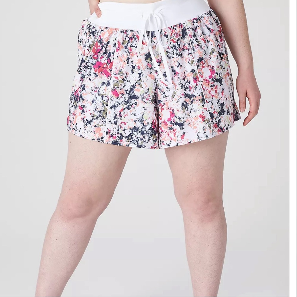 Lane Bryant LIVI Stretch Woven Short😍
